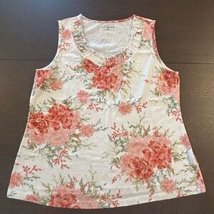 Croft & Barrow Sleeveless Top With Floral Print And Ruffled V-neck Size XL